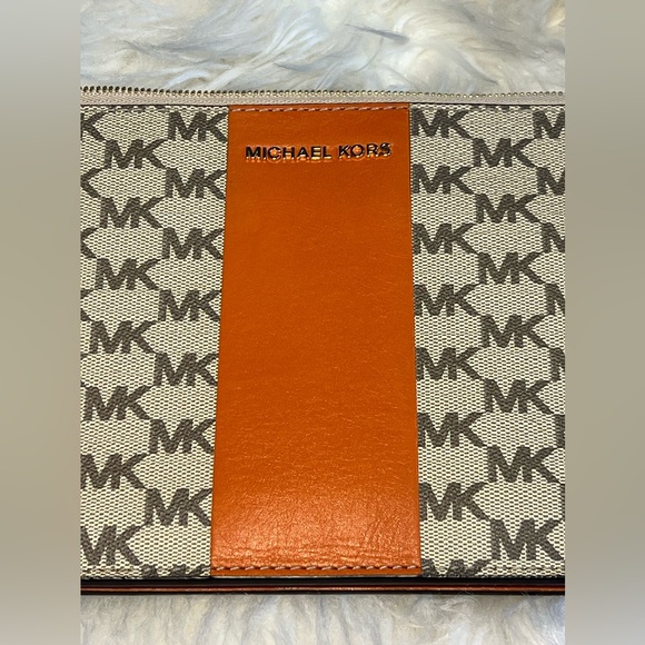 Michael Kors, orange and tan clutch with zipper. In great condition. LIKE NEW!! - Picture 12 of 13